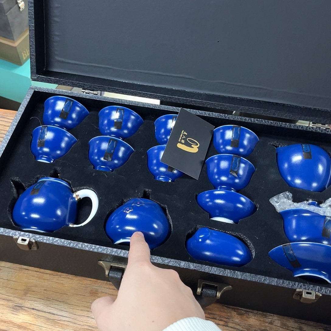 孤品茶具套装等。        