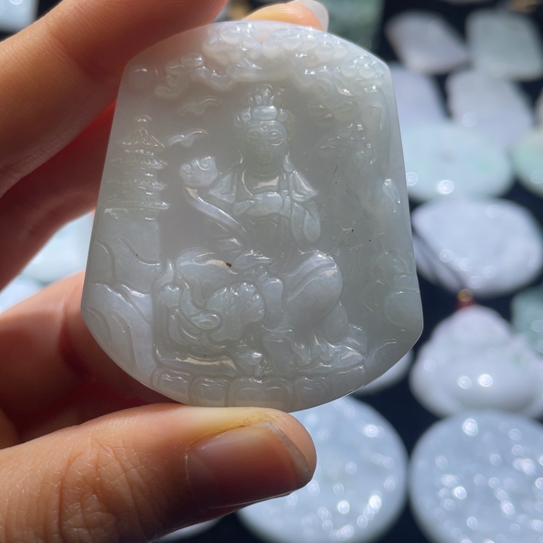 翡翠未镶嵌颈饰守护神神