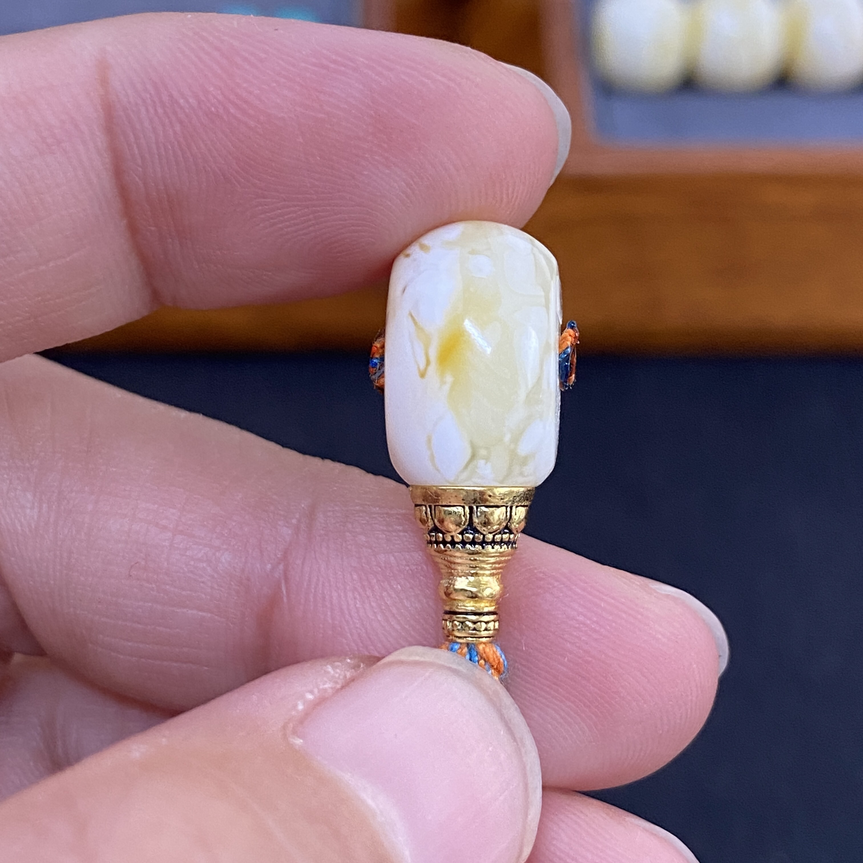 天然沁色分体蜜蜡带塔三通8.7mm金瓷白猴头星月核尖108文玩配饰