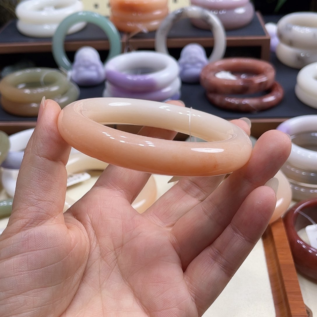 未镶嵌手镯石英岩玉蒋*彪