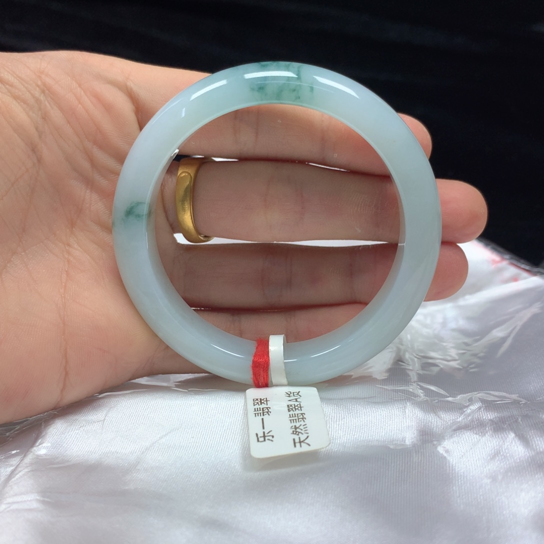 翡翠未镶嵌手镯（圆镯）52.8
