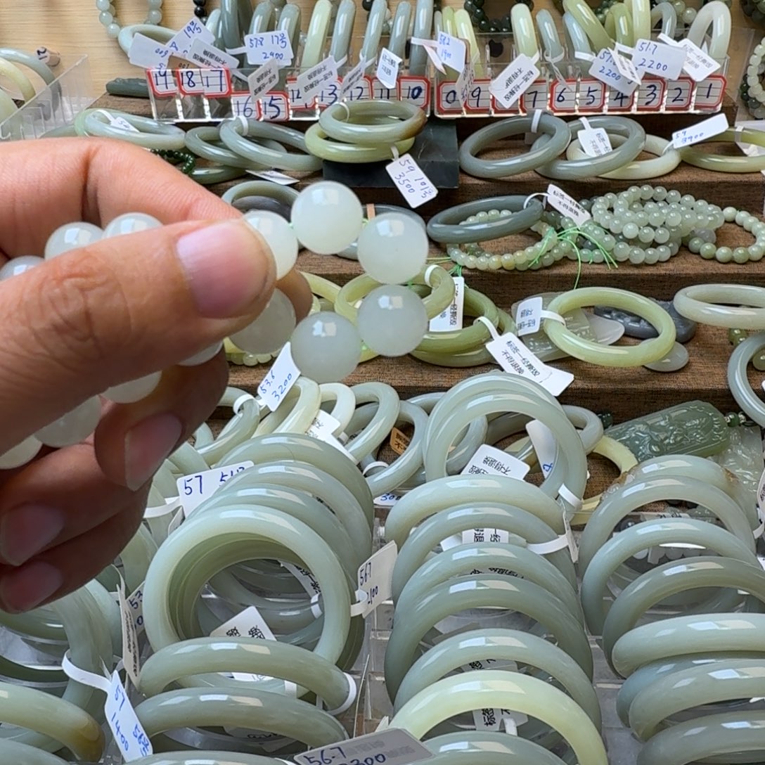 ****i和田玉未镶嵌手镯