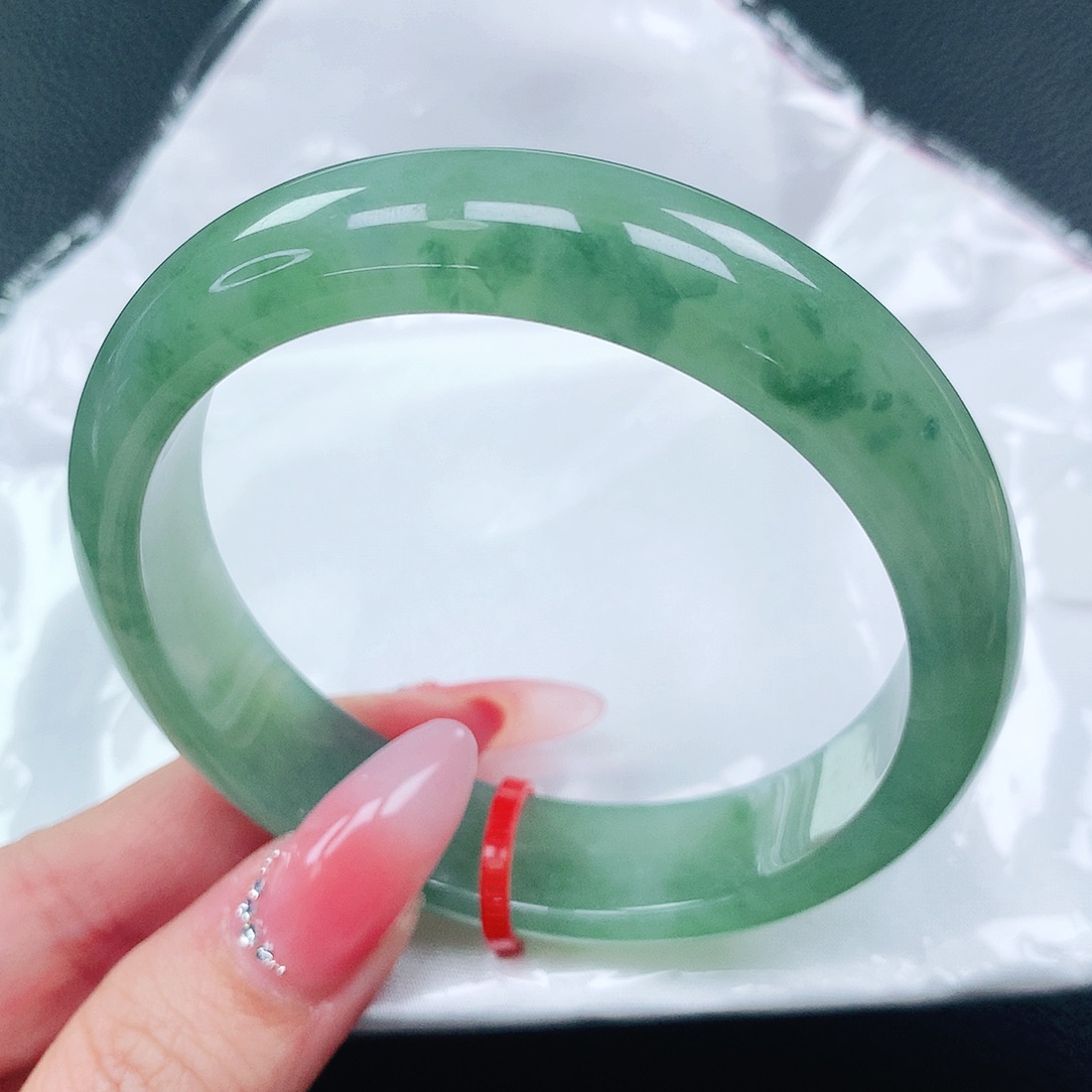 翡翠手镯未镶嵌57圈