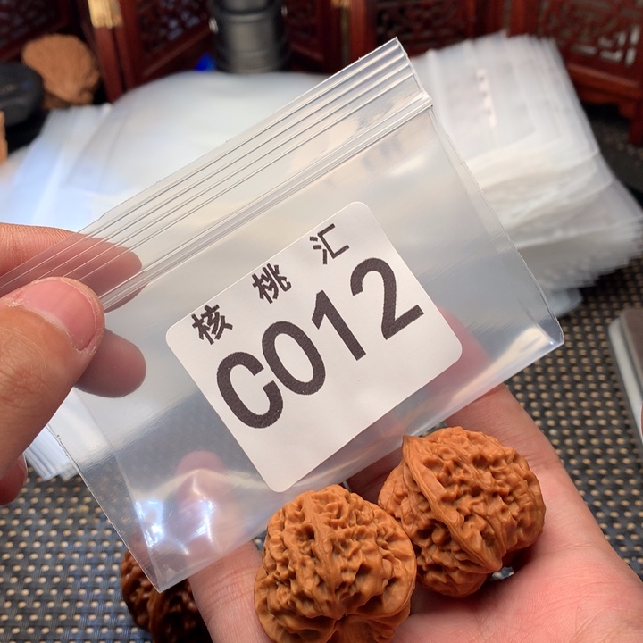 文玩核桃吊坠龙纹