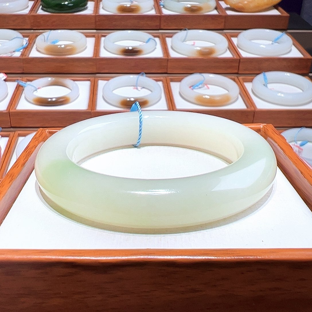 和田玉未镶嵌手镯 56 57