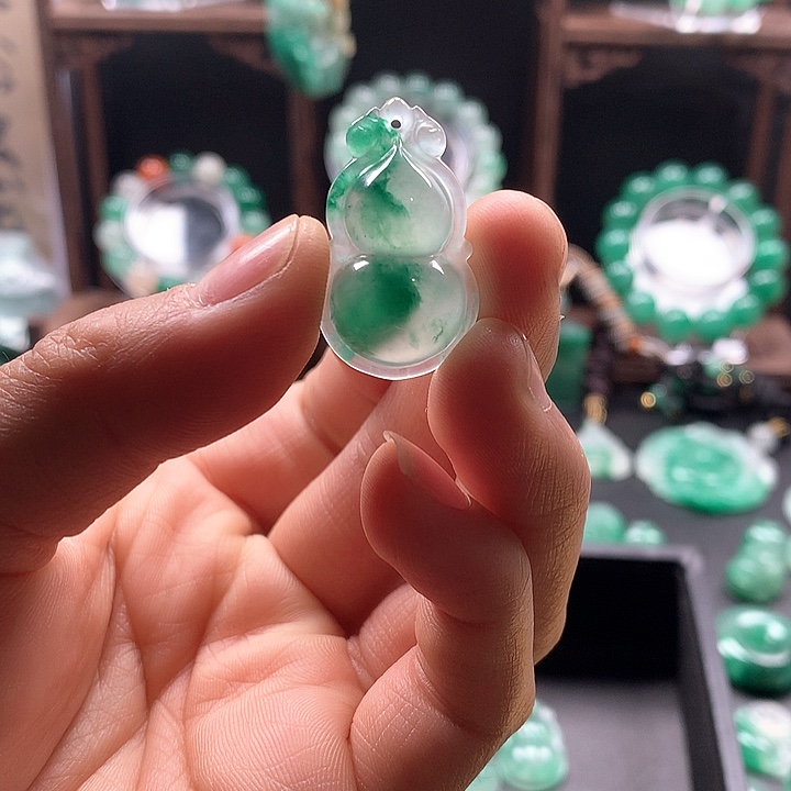 石英质玉颈饰未镶嵌