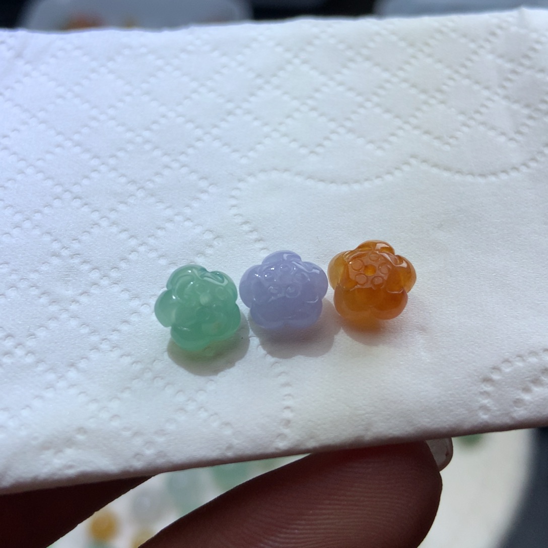 翡翠散珠卡7.8mm 莲花珠 三彩色