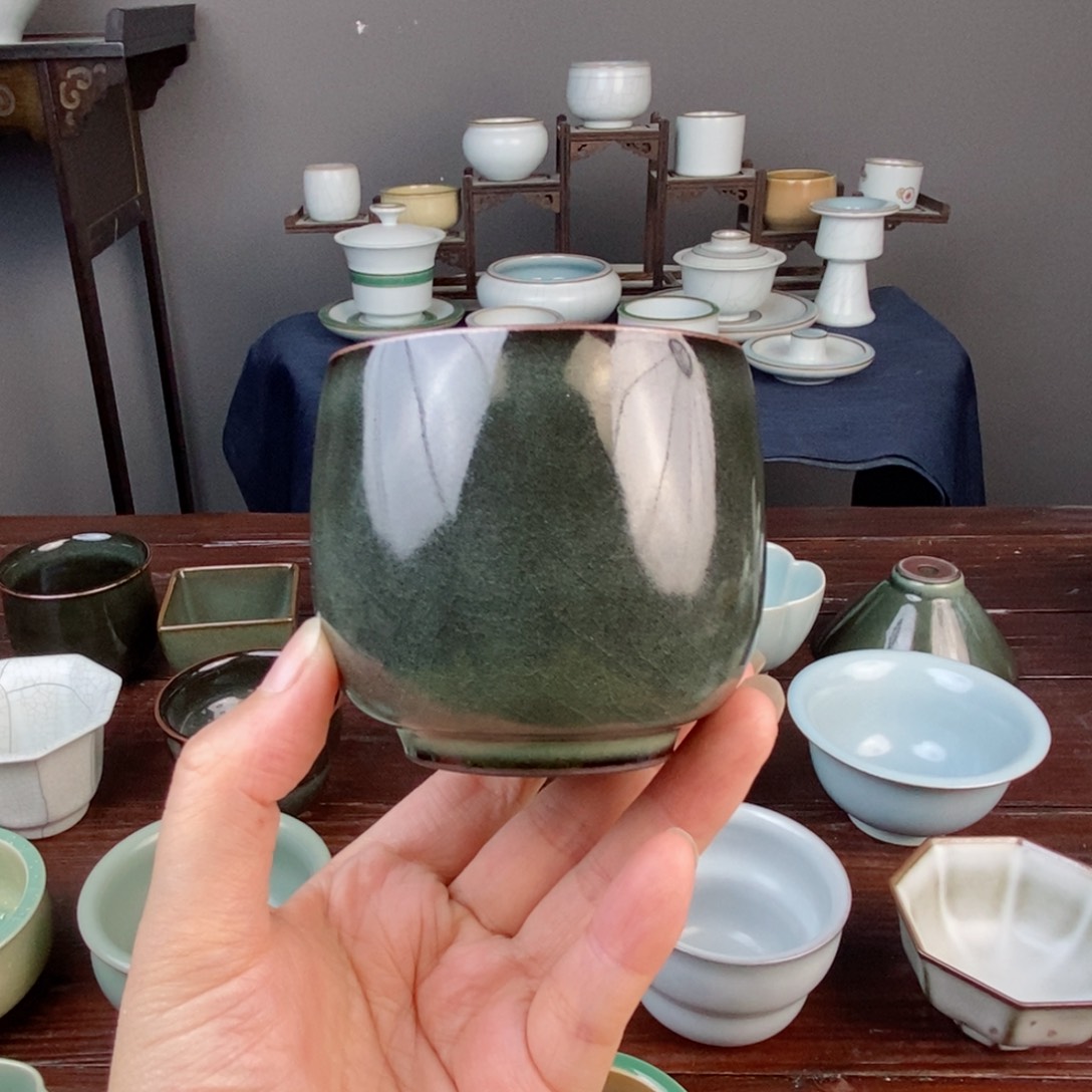 铁胎豆青捧杯 开片 