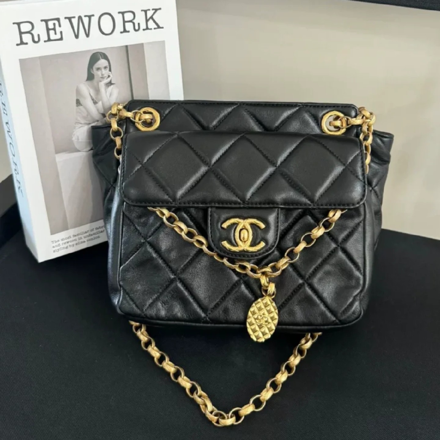 95新 Chanel/香奈儿 98新 大场直播/雕花金币口盖包/10568