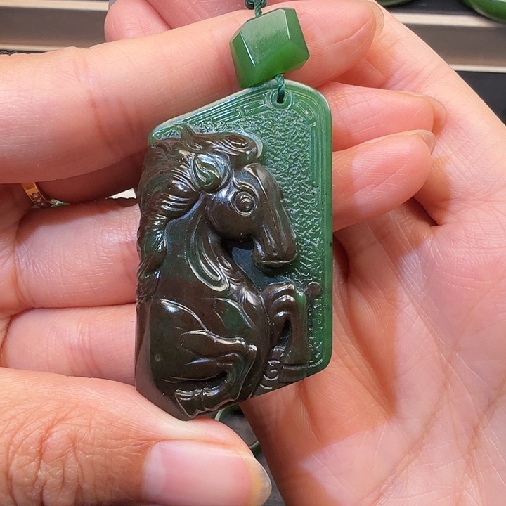 和田玉（碧玉）未镶嵌颈饰俄碧 辣阳绿