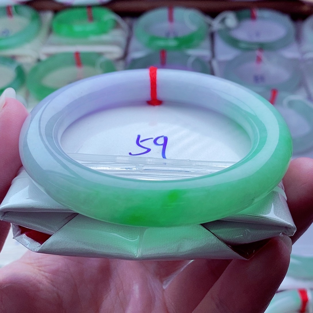 翡翠未镶嵌手镯（圆镯）紫罗兰正阳绿春带彩高贵艳丽迷人