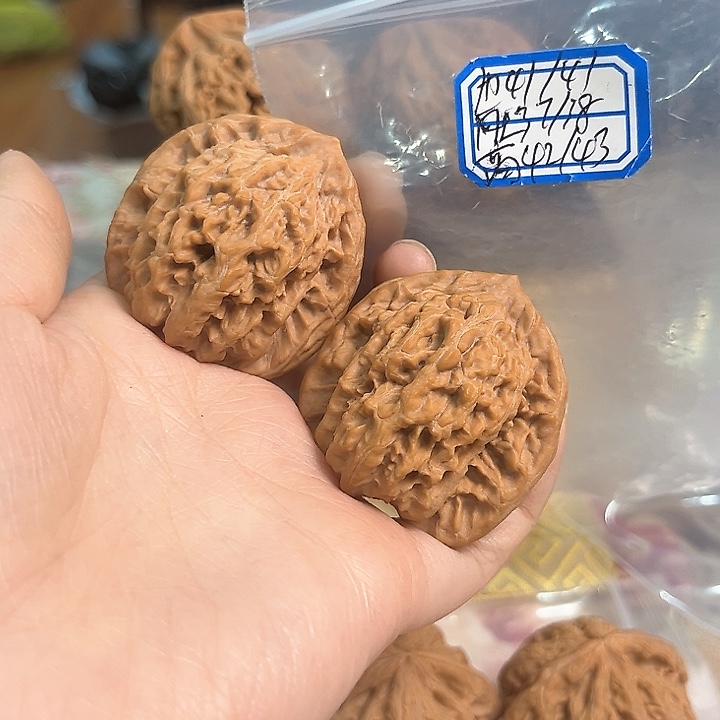 文玩核桃把件盘龙虎头