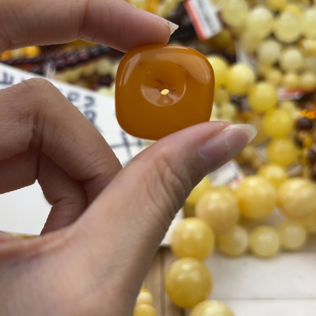 琥珀珠宝奇石未镶嵌