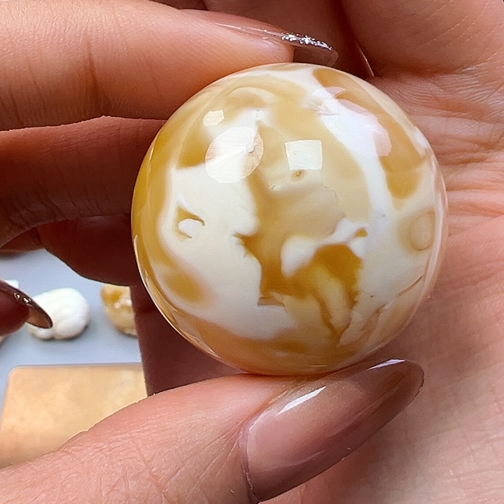 蜜蜡未镶嵌珠宝奇石