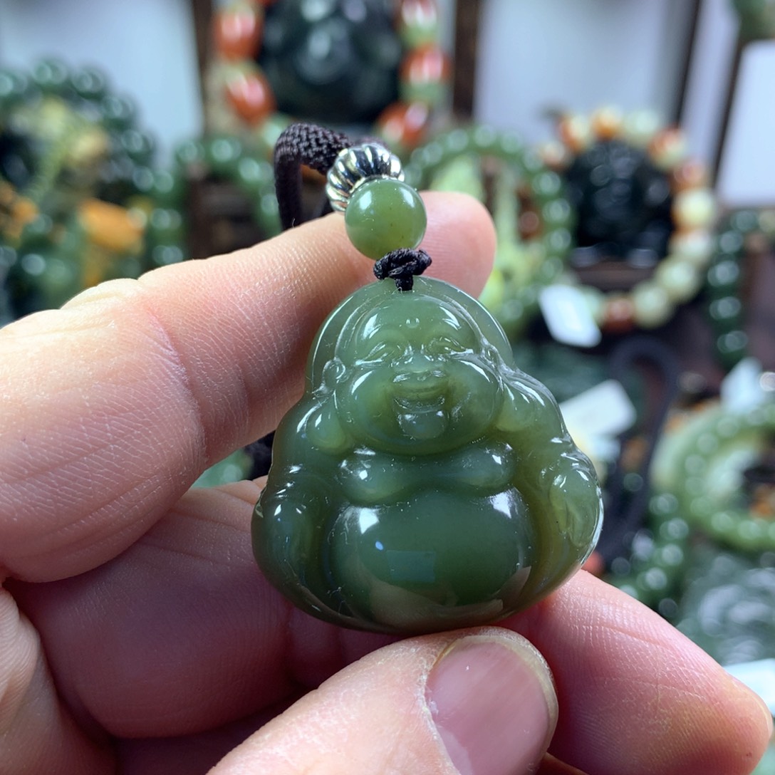 透闪石质玉挂件未镶嵌