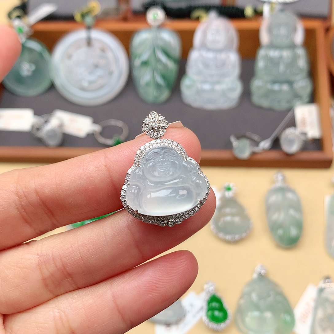 翡翠颈饰18K金镶嵌佛公