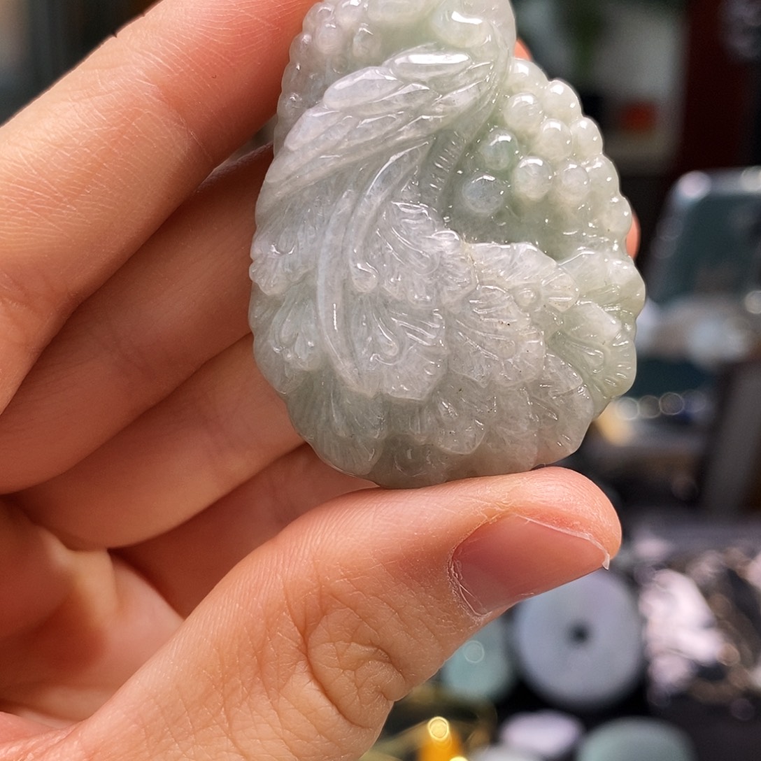 翡翠未镶嵌颈饰凤凰