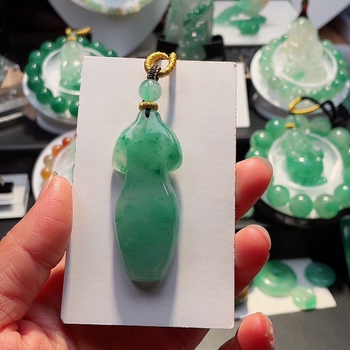 石英质玉吊坠未镶嵌