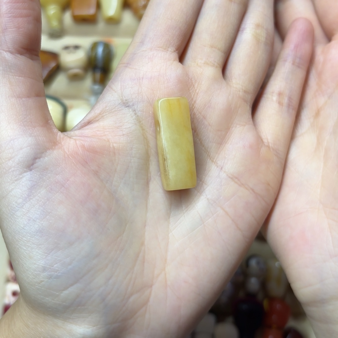 皮****你配饰和饰条上也刻划不同