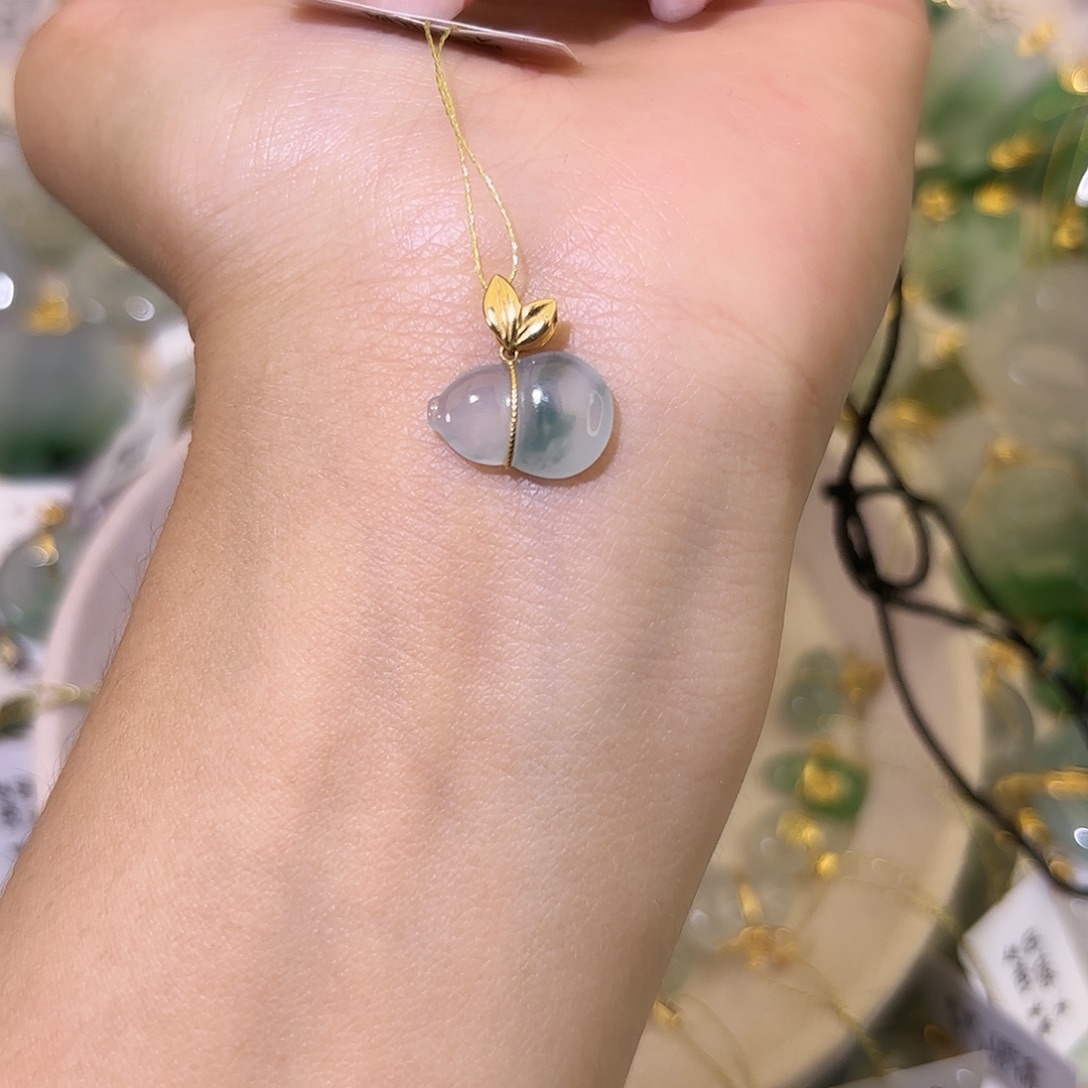 快****翡翠18K金镶嵌颈饰葫芦