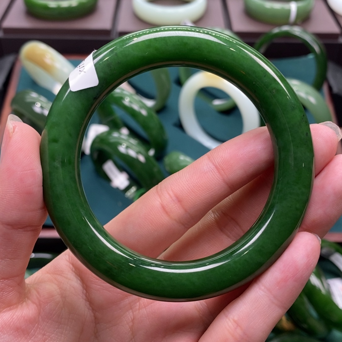 和田玉（碧玉）未镶嵌手镯5657