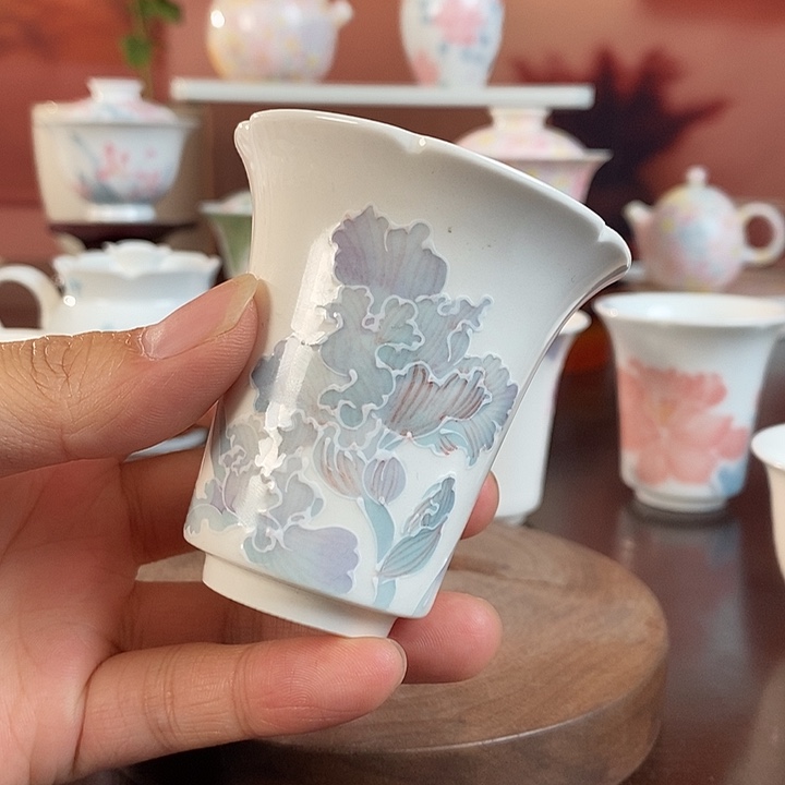 鸢尾花品茗杯手绘釉下高温