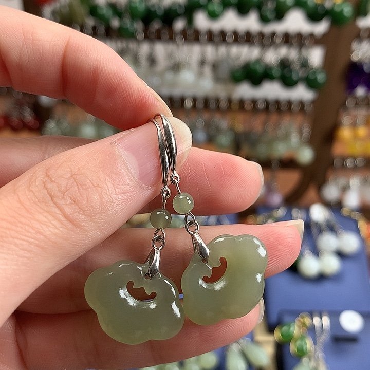 和田玉银S925镶嵌耳饰如意锁19.5左右晴水