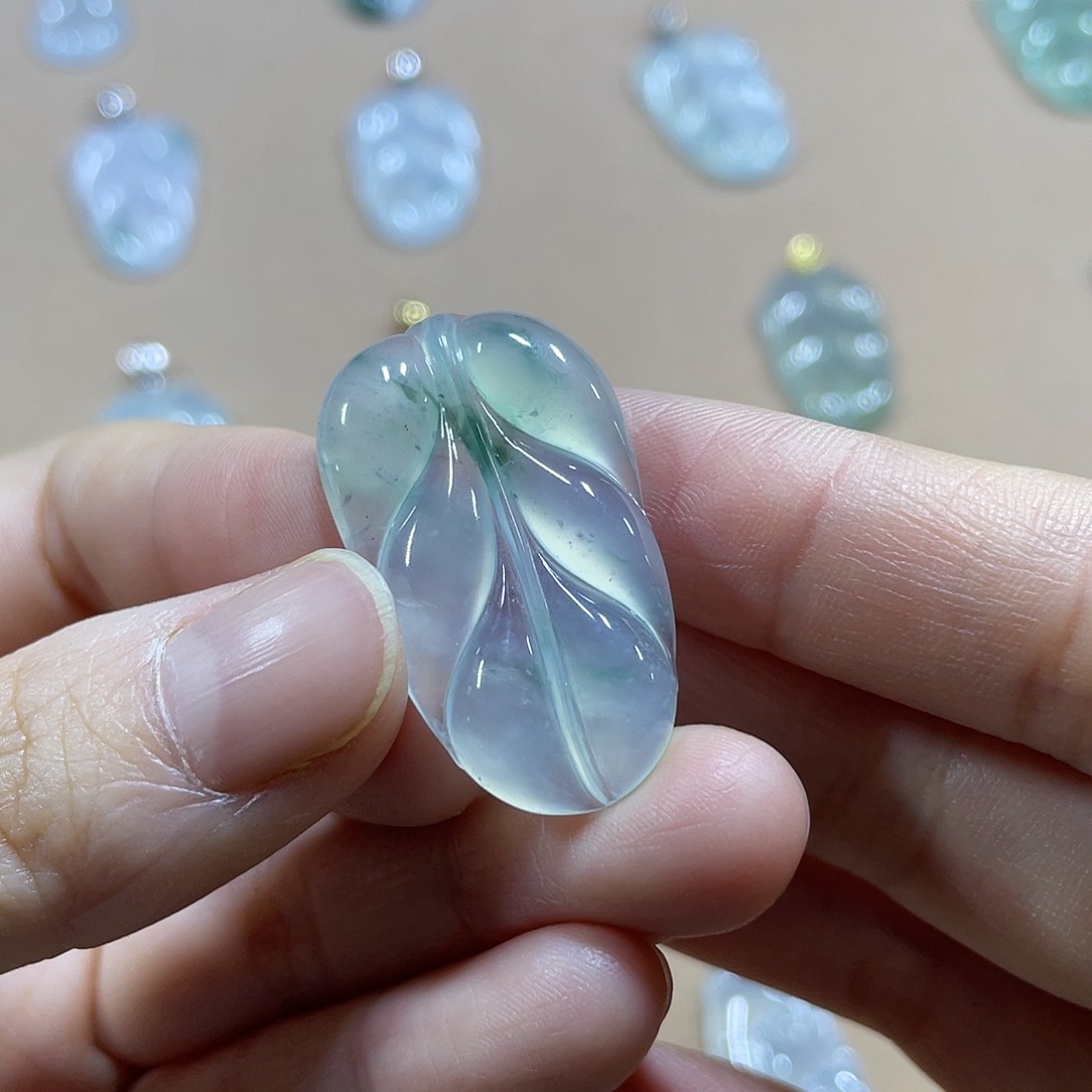 翡翠未镶嵌颈饰天然翡翠叶子吊坠