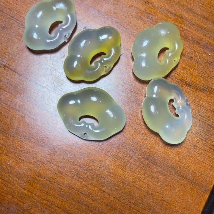 石英质玉未镶嵌颈饰