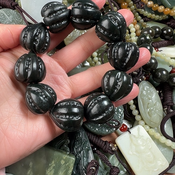 和田玉颈饰未镶嵌