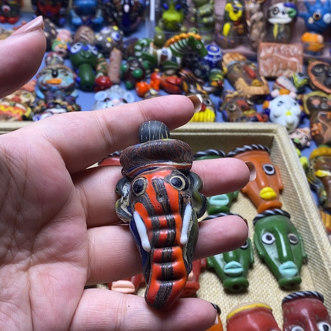 颈饰琉璃琉璃长鼻象