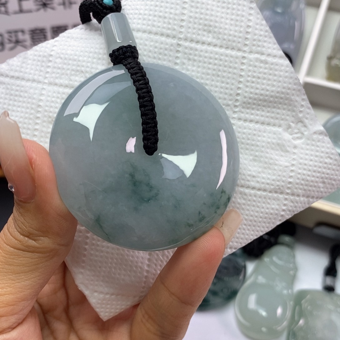 翡翠挂件未镶嵌翡翠