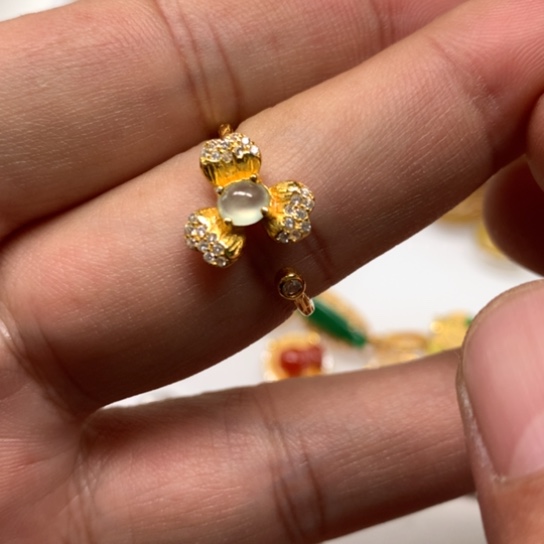 翡翠颈饰未镶嵌翡翠