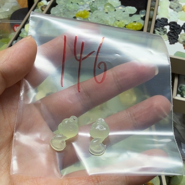 透闪石-蛇纹石玉吊坠未镶嵌