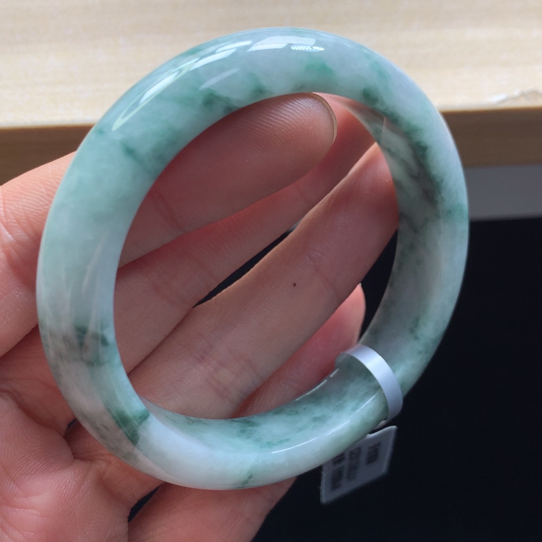 未镶嵌手镯翡翠手镯