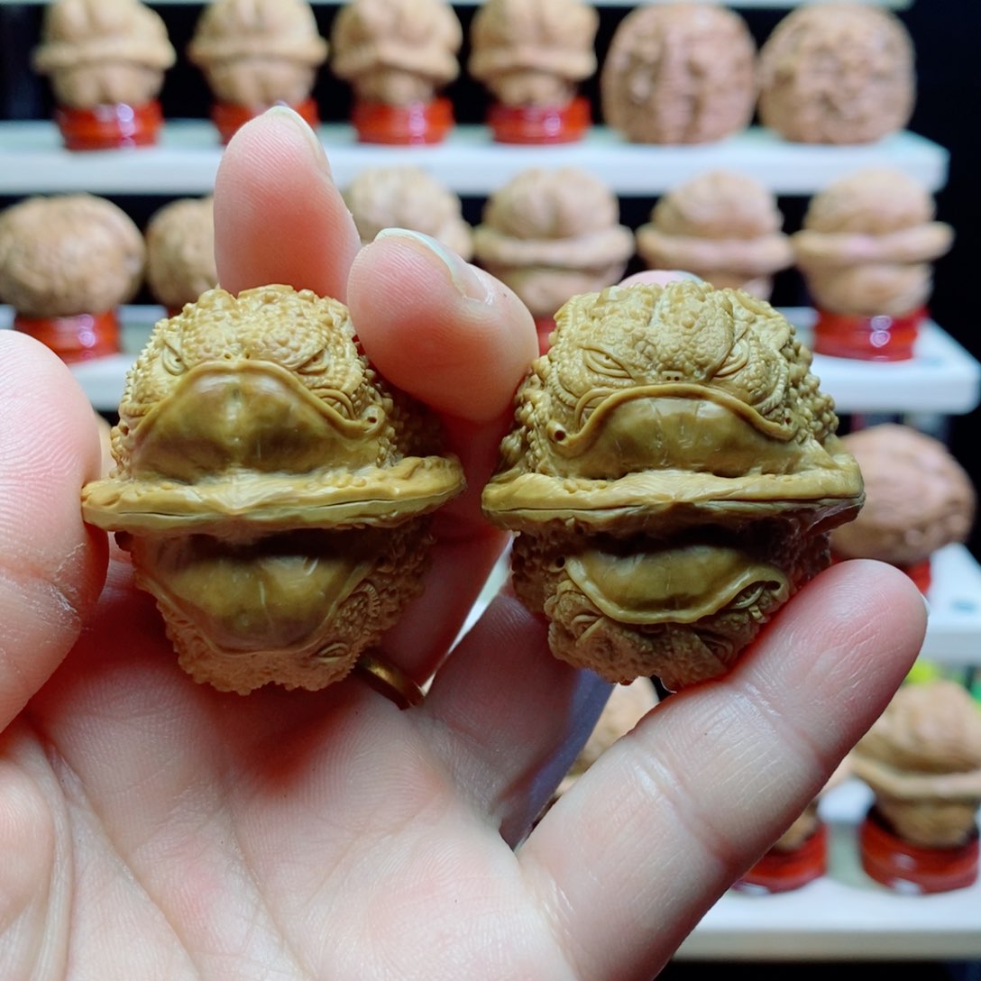 核桃把件双面大兜齿金蟾