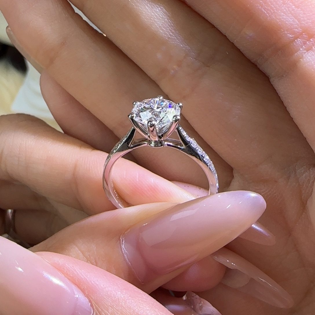 实验室培育钻石18K金镶嵌星光1.5卡