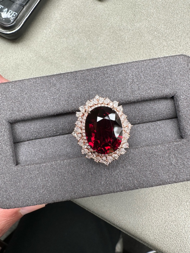 18k金镶嵌碧玺戒指13.82ct