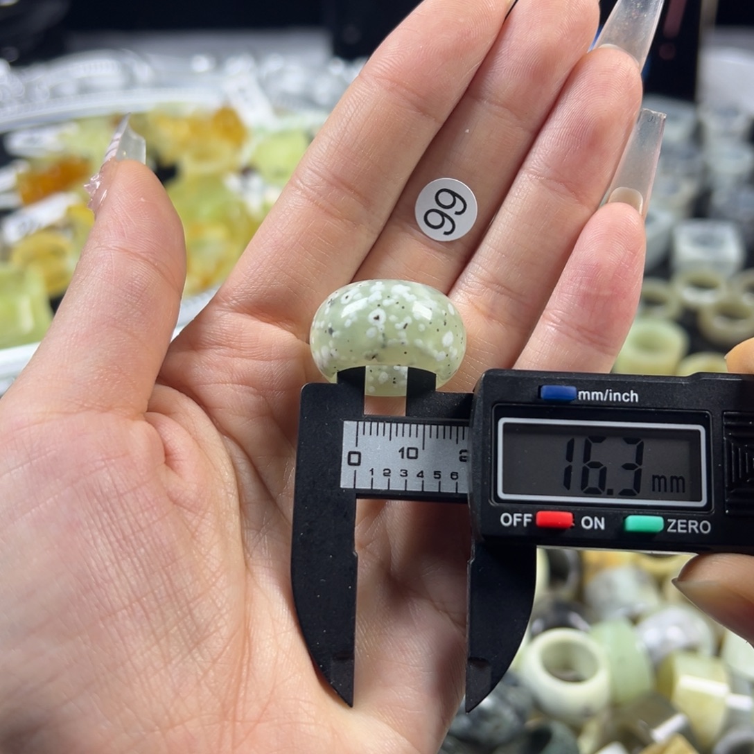 蛇纹石玉未镶嵌戒指