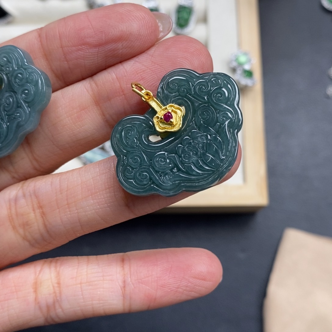 翡翠颈饰未镶嵌翡翠