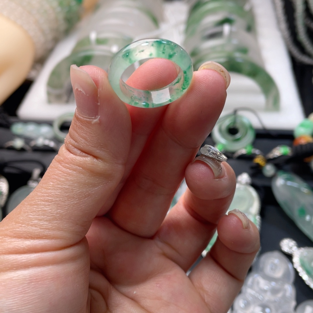 未镶嵌石英质玉戒圈