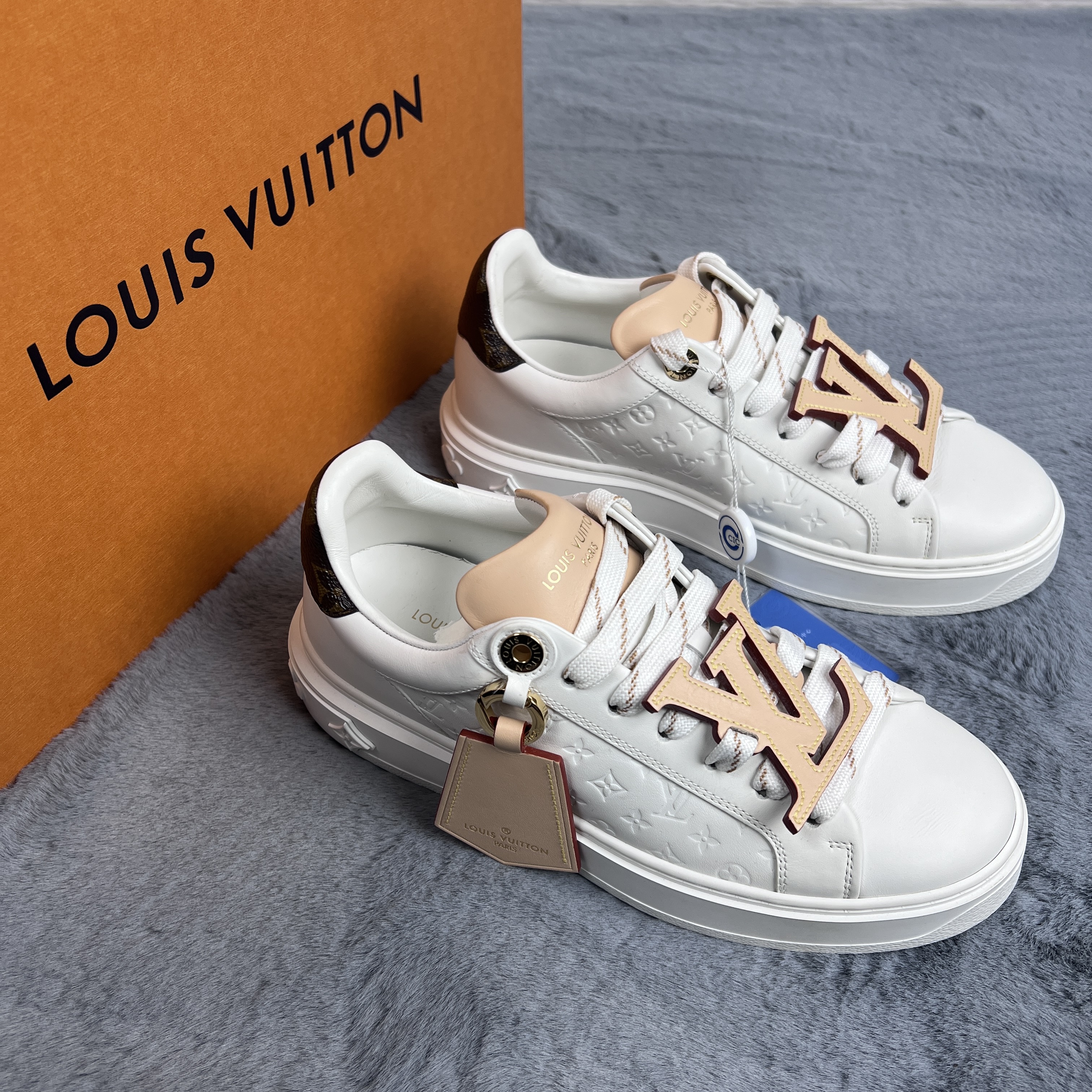 未使用 LouisVuitton/路易威登 36码！仅试穿！lv time out 板鞋