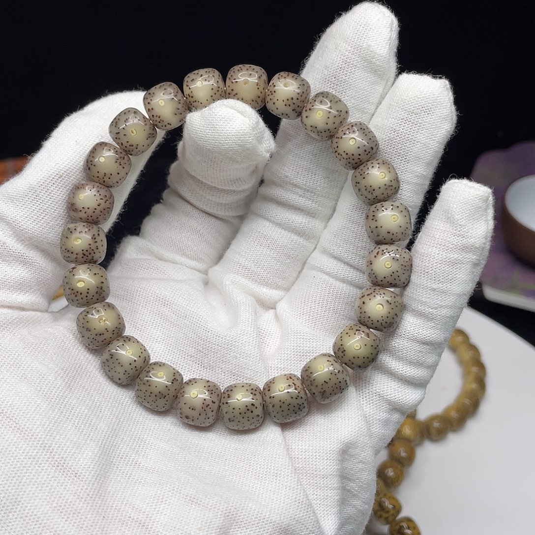 星月菩提吊坠13。9.5/8.5黑冰黄金瞳