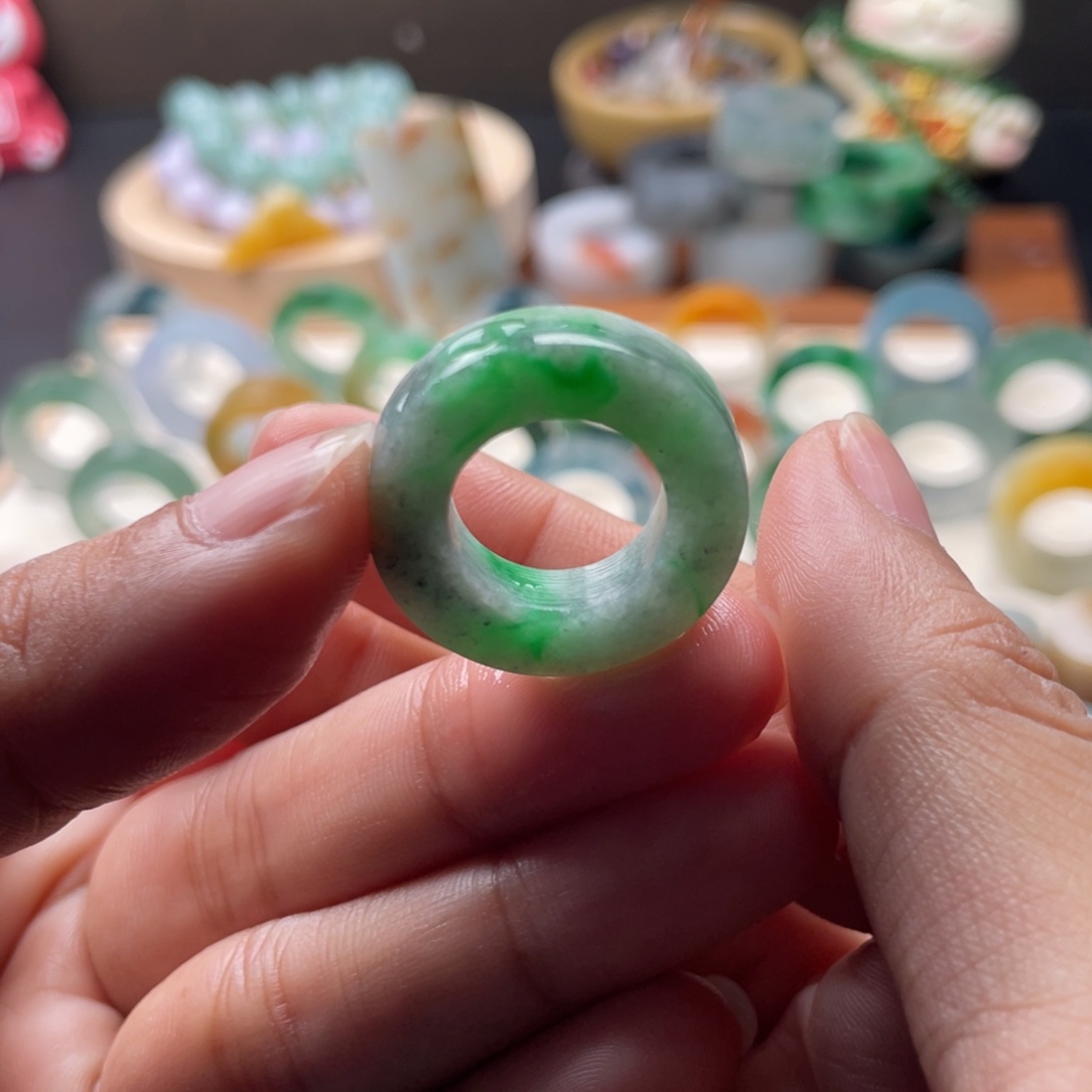 定制翡翠未镶嵌阳绿乌鸡