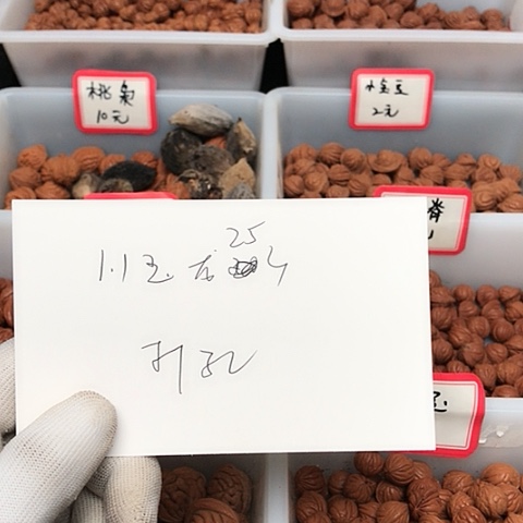 桃核吊坠＠****＠龙纹桃核的搭配