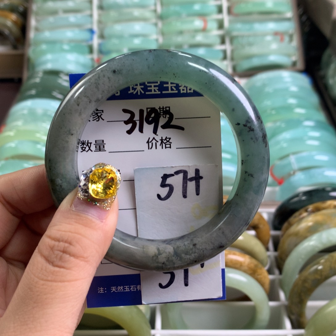 蛇纹石玉手镯未镶嵌3192