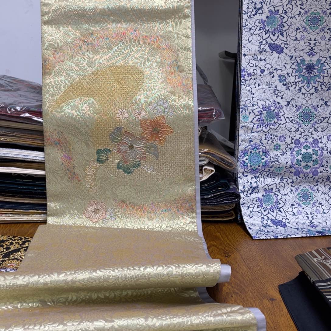 织绣酿*风织锦缎工作人员