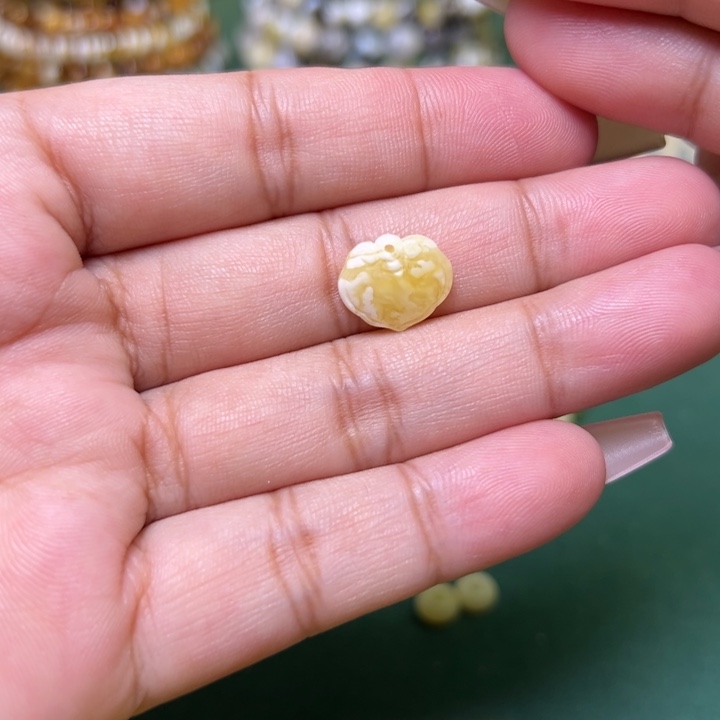 蜜蜡未镶嵌珠宝奇石