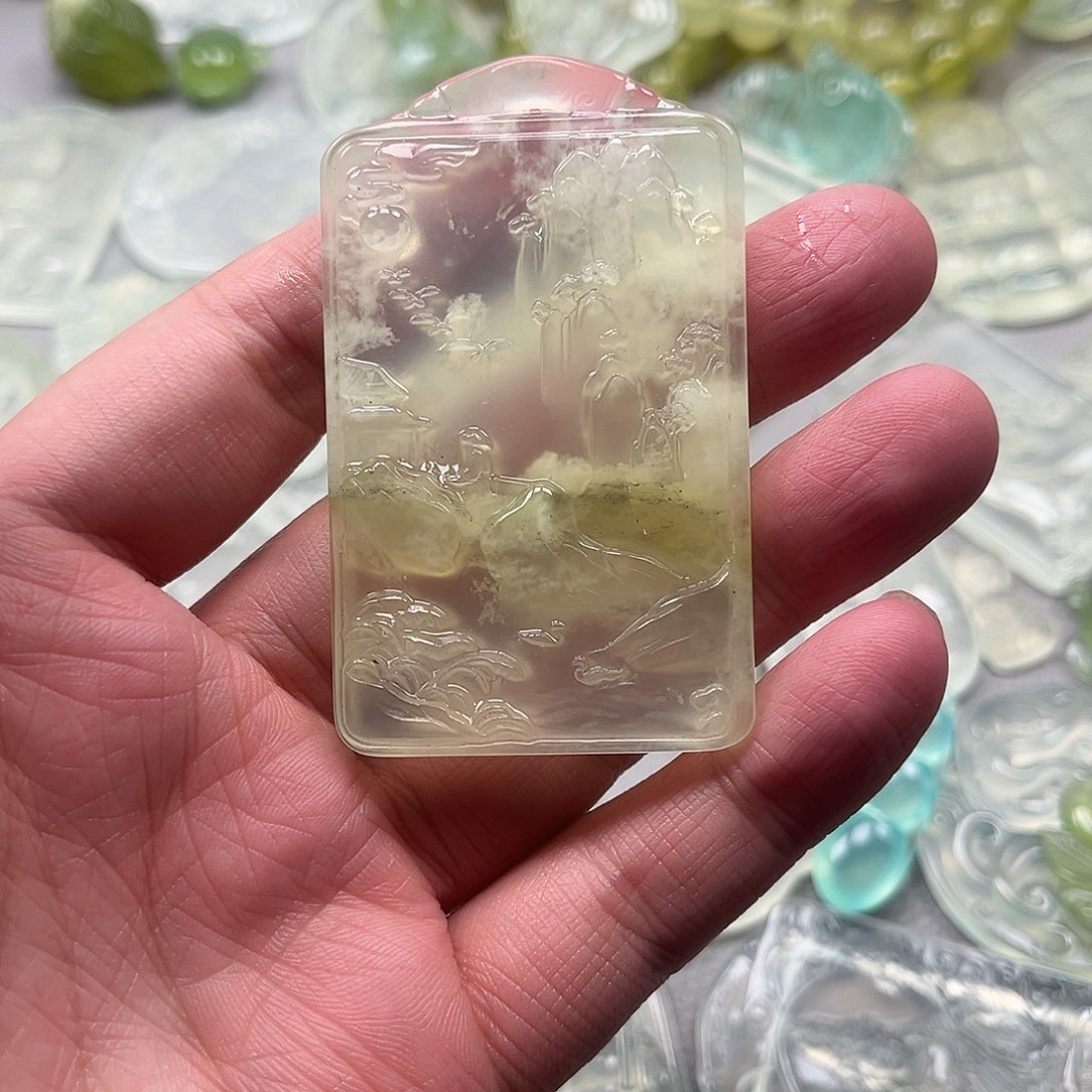 蛇纹石玉颈饰未镶嵌