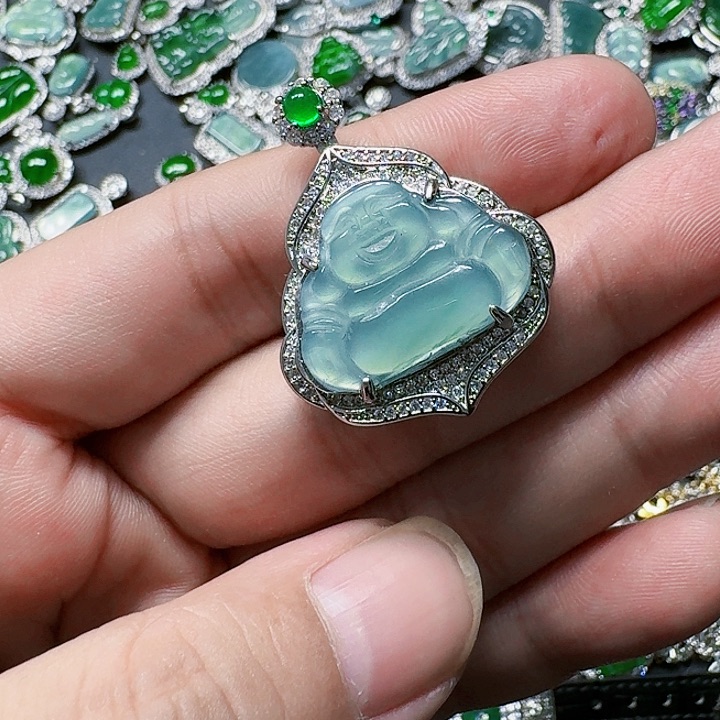 翡翠颈饰未镶嵌天然A货翡翠放漏